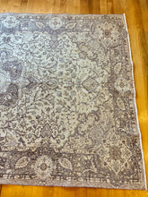 Load image into Gallery viewer, Vintage Area Rug