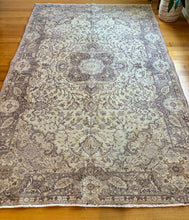 Load image into Gallery viewer, Vintage Area Rug