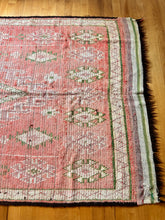 Load image into Gallery viewer, Vintage Moroccan Rug