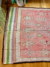 Load image into Gallery viewer, Vintage Moroccan Rug
