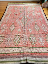 Load image into Gallery viewer, Vintage Moroccan Rug