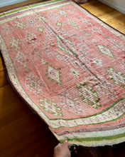 Load image into Gallery viewer, Vintage Moroccan Rug