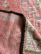 Load image into Gallery viewer, Vintage Moroccan Rug