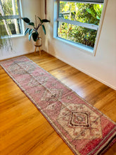 Load image into Gallery viewer, Vintage Runner