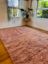Load image into Gallery viewer, Vintage Moroccan Rug