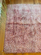 Load image into Gallery viewer, Vintage Moroccan Rug