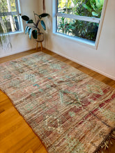 Load image into Gallery viewer, Vintage Moroccan Rug