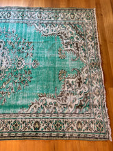 Load image into Gallery viewer, Vintage Area Rug