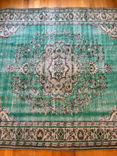 Load image into Gallery viewer, Vintage Area Rug