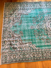 Load image into Gallery viewer, Vintage Area Rug