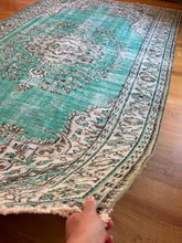 Load image into Gallery viewer, Vintage Area Rug