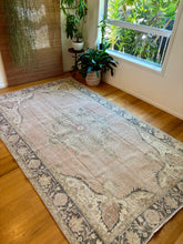Load image into Gallery viewer, Vintage Area Rug