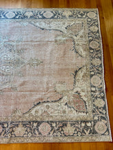 Load image into Gallery viewer, Vintage Area Rug