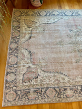 Load image into Gallery viewer, Vintage Area Rug