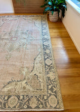 Load image into Gallery viewer, Vintage Area Rug