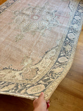 Load image into Gallery viewer, Vintage Area Rug