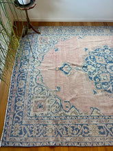Load image into Gallery viewer, Vintage Area Rug