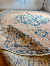 Load image into Gallery viewer, Vintage Area Rug