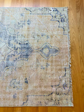 Load image into Gallery viewer, Vintage Area Rug