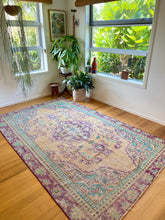 Load image into Gallery viewer, Vintage Area Rug