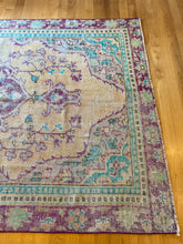 Load image into Gallery viewer, Vintage Area Rug