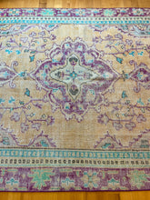 Load image into Gallery viewer, Vintage Area Rug