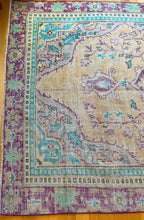 Load image into Gallery viewer, Vintage Area Rug