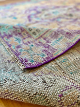 Load image into Gallery viewer, Vintage Area Rug