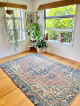 Load image into Gallery viewer, Vintage Area Rug