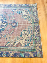 Load image into Gallery viewer, Vintage Area Rug