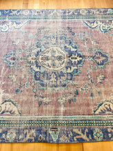 Load image into Gallery viewer, Vintage Area Rug