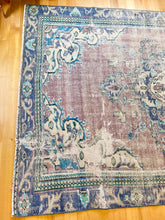 Load image into Gallery viewer, Vintage Area Rug