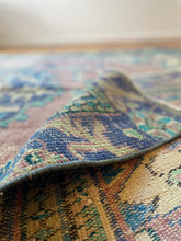 Load image into Gallery viewer, Vintage Area Rug