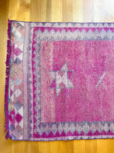 Load image into Gallery viewer, Vintage Runner