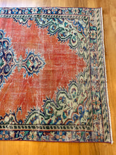 Load image into Gallery viewer, Vintage Area Rug