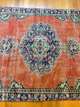 Load image into Gallery viewer, Vintage Area Rug