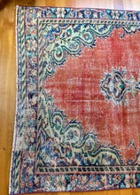 Load image into Gallery viewer, Vintage Area Rug