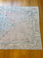 Load image into Gallery viewer, Vintage Area Rug