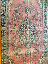 Load image into Gallery viewer, Vintage Area Rug