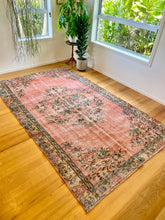Load image into Gallery viewer, Vintage Area Rug