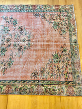 Load image into Gallery viewer, Vintage Area Rug