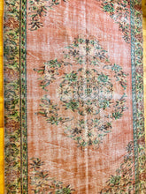 Load image into Gallery viewer, Vintage Area Rug