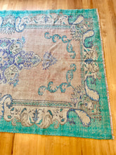 Load image into Gallery viewer, Vintage Area Rug