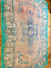 Load image into Gallery viewer, Vintage Area Rug