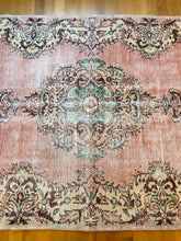 Load image into Gallery viewer, Vintage Area Rug
