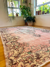 Load image into Gallery viewer, Vintage Area Rug