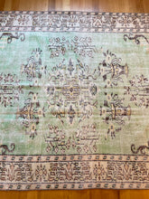 Load image into Gallery viewer, Vintage Area Rug