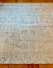 Load image into Gallery viewer, Vintage Area Rug