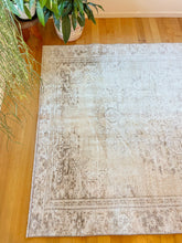 Load image into Gallery viewer, Vintage Area Rug