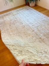 Load image into Gallery viewer, Vintage Area Rug